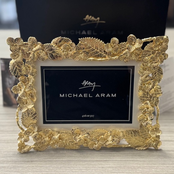 (NWB) Michael Aram Stunning Hydrangea Frame, 5" x 7" Gold - Picture 10 of 10